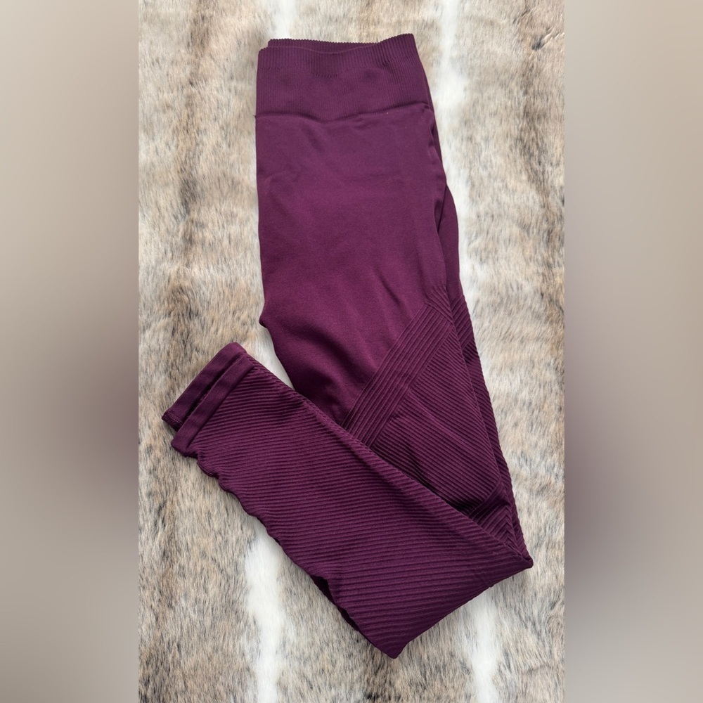 Fabletics Women’s Deep Purple Leggings-Medium